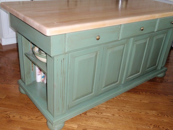 Here is the kitchen island with the top refinished and you can see the floor is clean and shiny too.