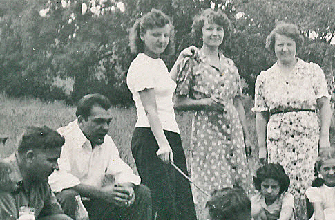 Uncle Steve, Stella's husband Joe, Stella, Hilda (Mom's youngest sister) and Mom